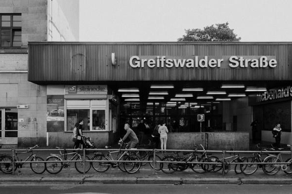 S-Bahn station Greifswalder Straße, in black and white